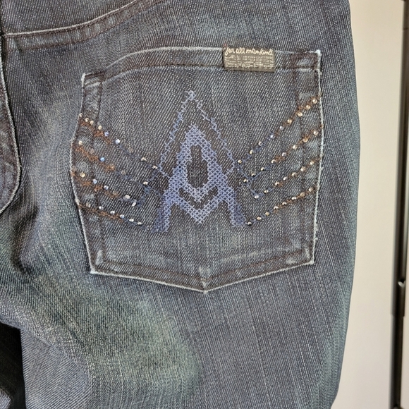 7 FOR ALL MANKIND // A pocket distressed mid-rise boot-cut stretch denim jeans - Picture 4 of 12